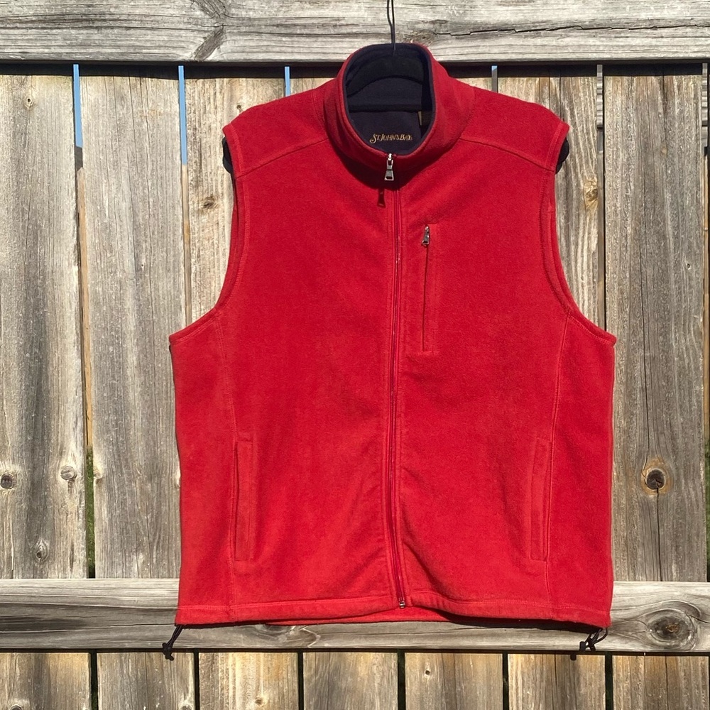 St John’s Bay red size large fleece vest. Men’s